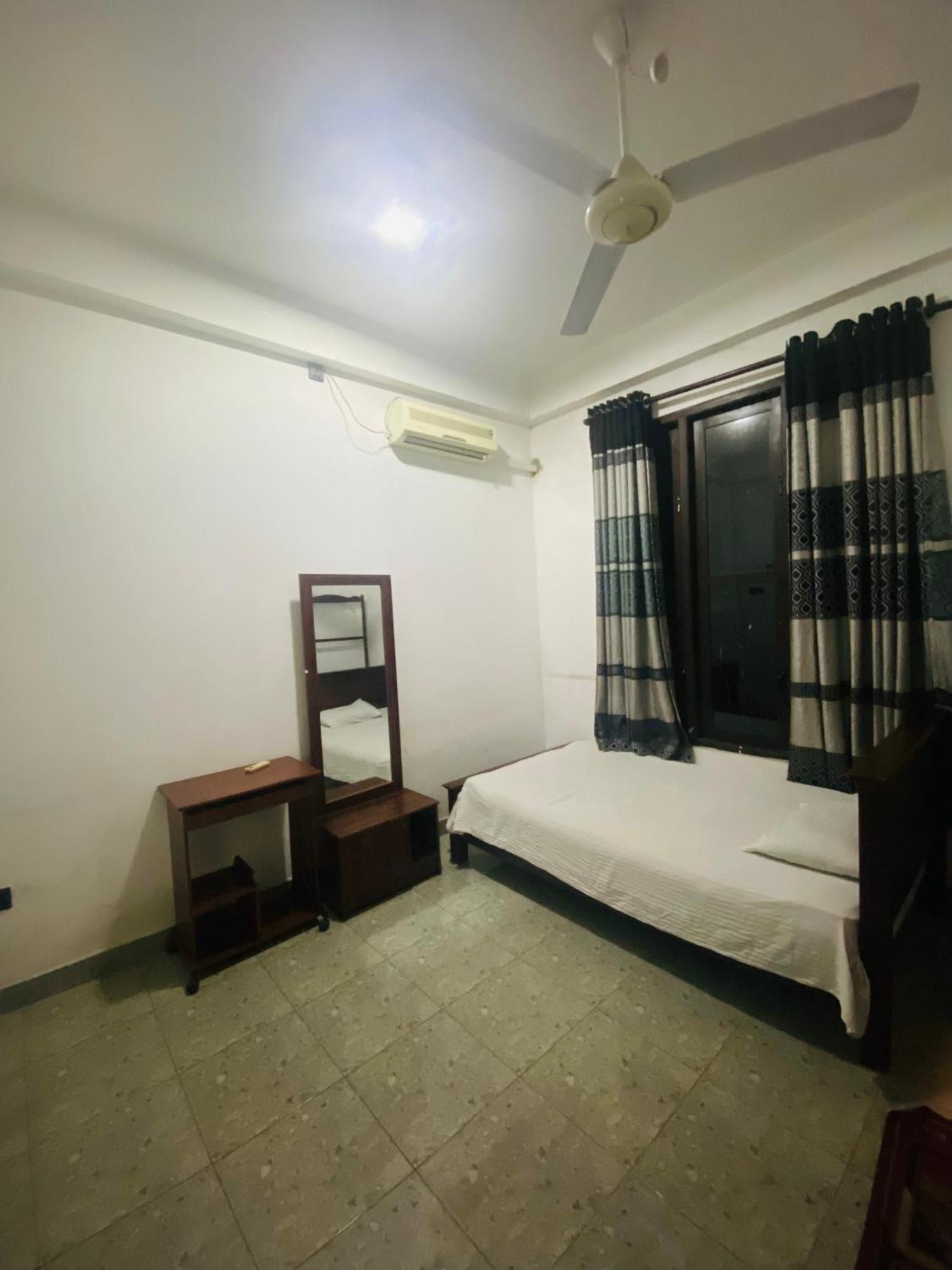 City Life Hotel And Restaurant Buttala 외부 사진