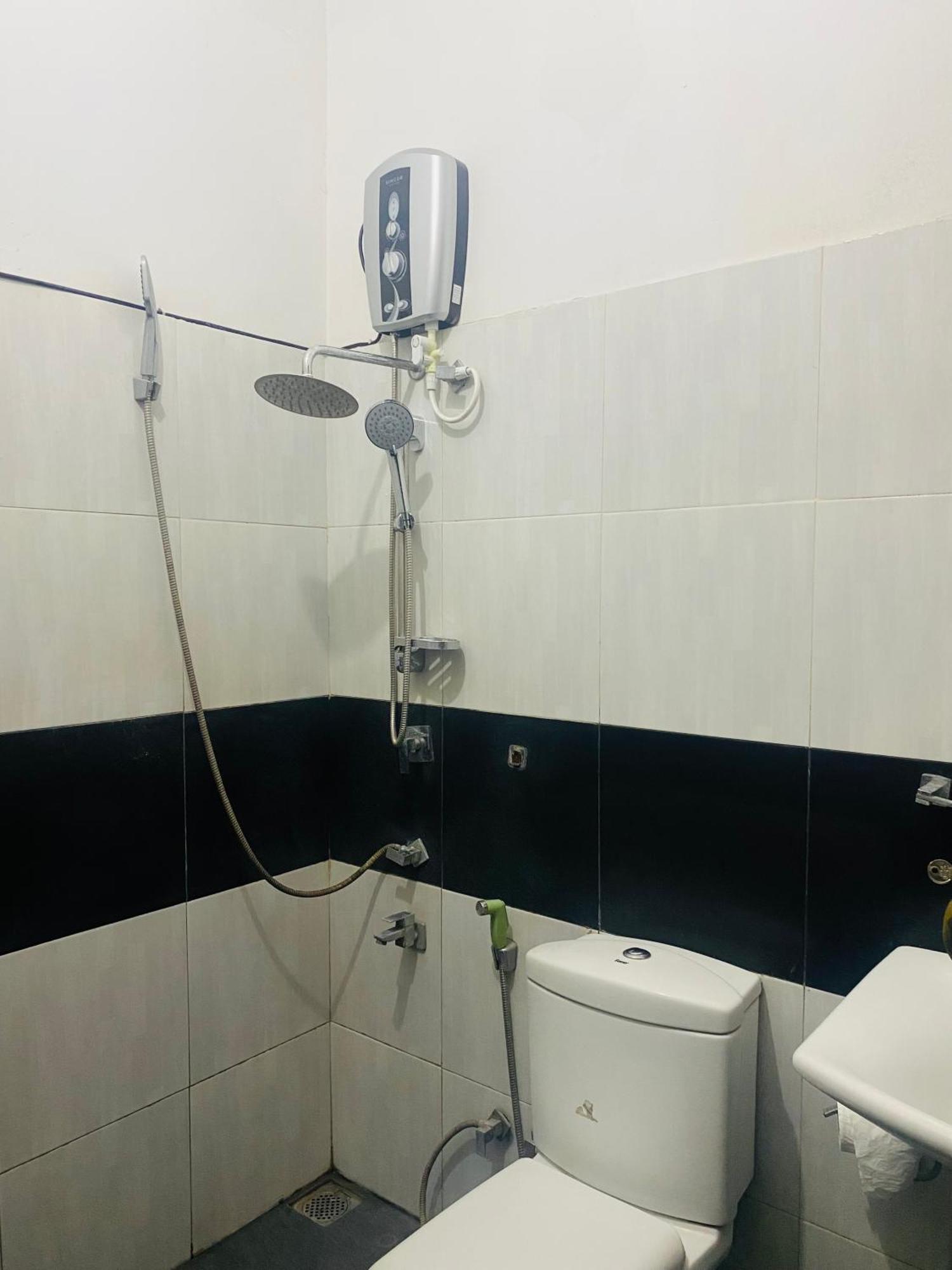 City Life Hotel And Restaurant Buttala 외부 사진